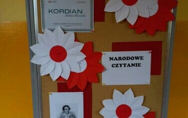 Zbliżenie  na tablicę okazjonalną